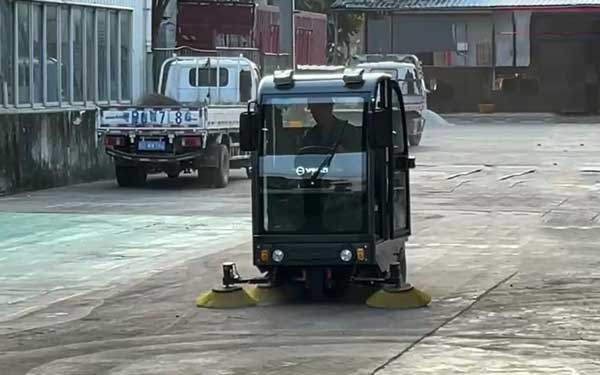 駕駛式掃地車的操作方法 駕駛式掃地車的操作方法