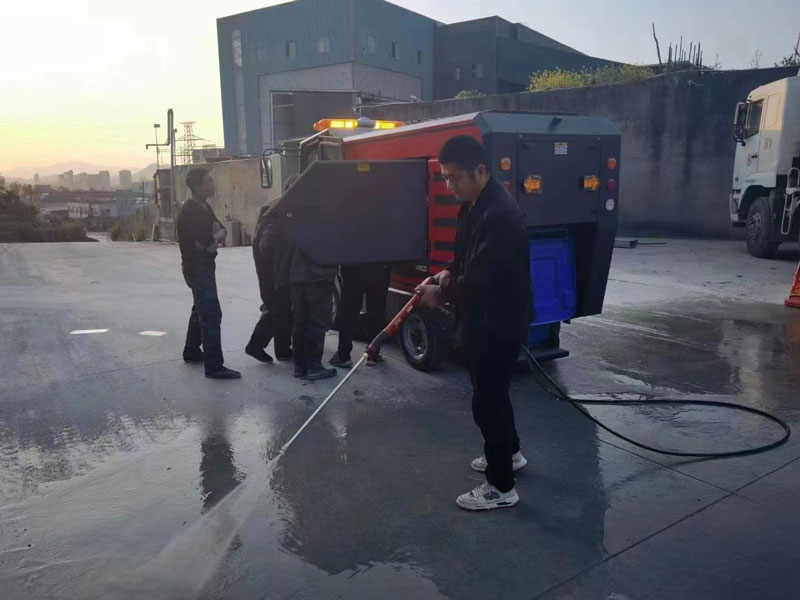 安徽廣信農化批量采購大型掃地機YZ-S14 安徽廣信農化批量采購大型掃地機YZ-S14