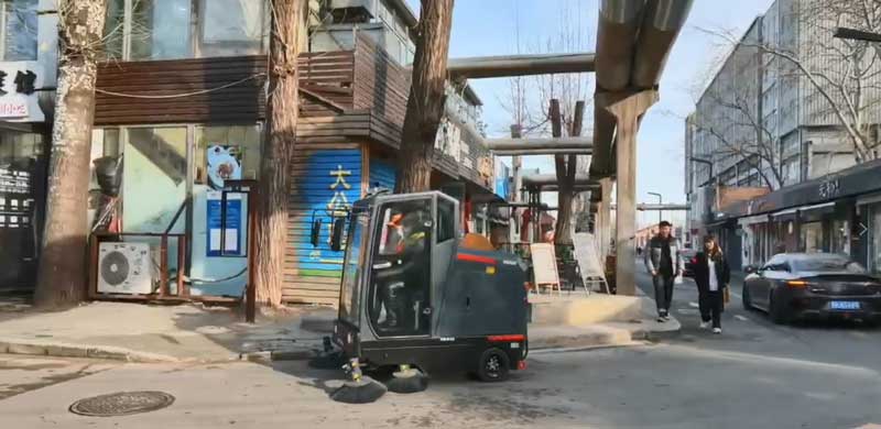 北京798藝術(shù)區(qū)使用揚(yáng)子掃地機(jī)后，持續(xù)采購！