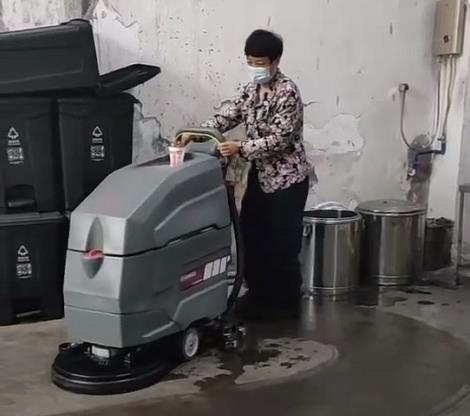 粗糙的水泥地板可以用洗地機清洗嗎？