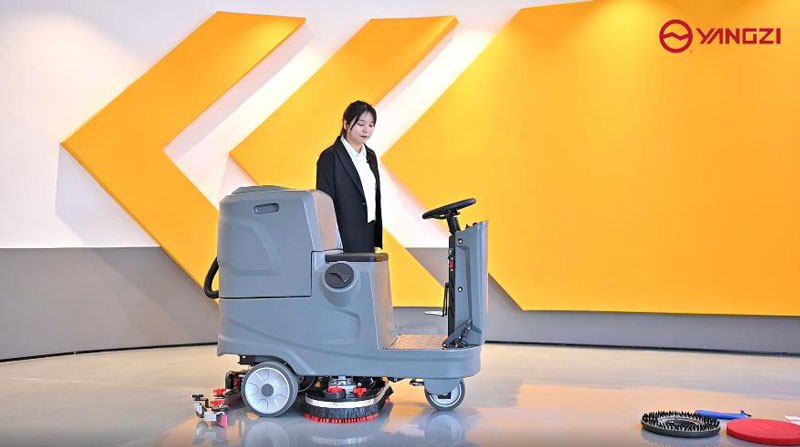 電動(dòng)洗地機(jī)的普及給我們帶來(lái)了哪些好處 電動(dòng)洗地機(jī)的普及給我們帶來(lái)了哪些好處