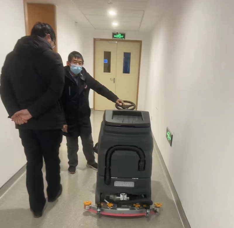 使用地板洗地機(jī)的好處 使用地板洗地機(jī)的好處