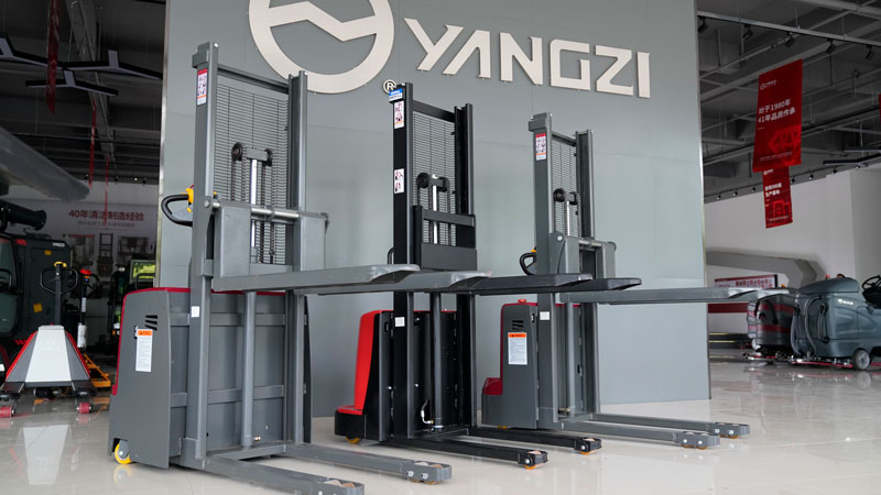 7 種不同類型的叉車及其用途 7 種不同類型的叉車及其用途