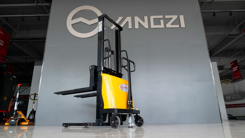 安全操作叉車的 20 個(gè)技巧 安全操作叉車的 20 個(gè)技巧