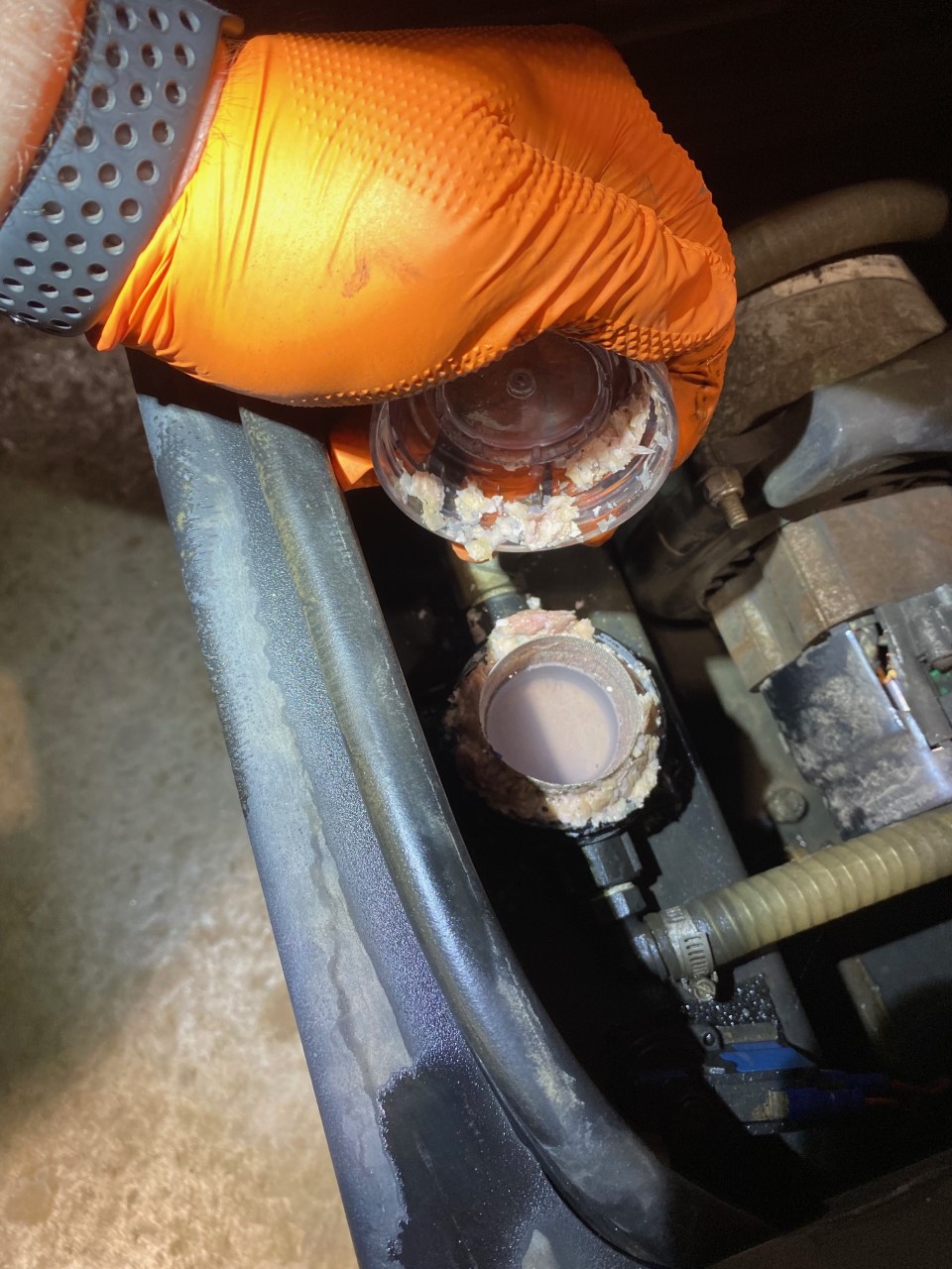 保持清潔:檢查和清潔洗地機溶液過濾器的重要性 保持清潔:檢查和清潔洗地機溶液過濾器的重要性